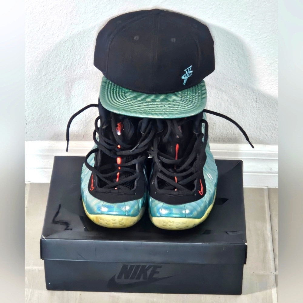 Nike Air Foamposite One Gone Fishing Men's Sneakers Size 11 With Matching Hat